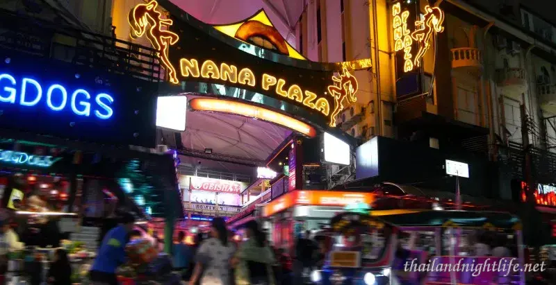 Lối vào tổ hợp giải trí 3 tầng Nana Plaza Bangkok
