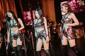 Exotica Exclusive Club Bangkok位于Thonglor的屋顶游泳池绅士俱乐部