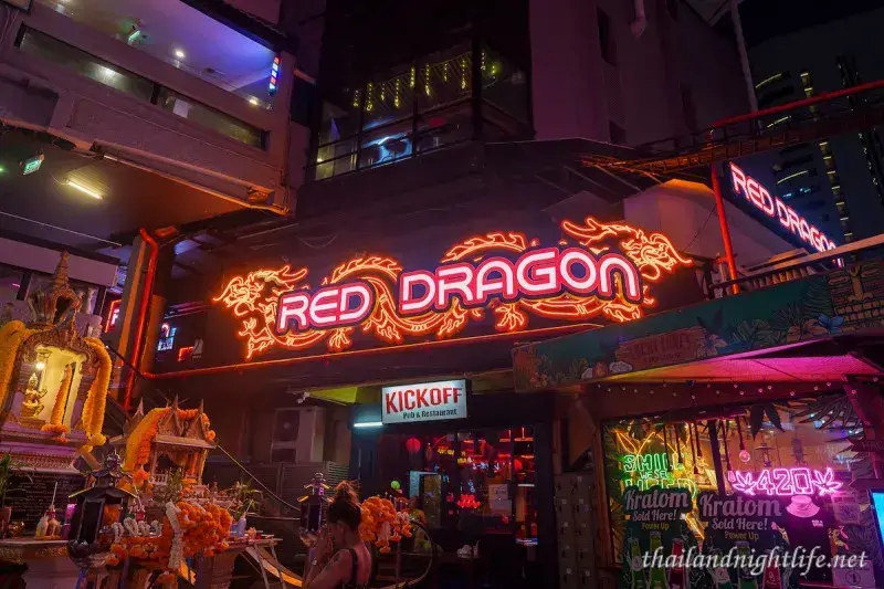 Red Dragon Club VIP gogo bar - lieu premium classé numéro 3 à Nana Plaza