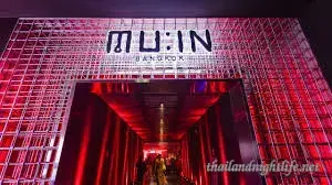 MUIN 방콕 나이트클럽 2026 - 귀여운 한국 스타일 태국 여자 9.0/10 쉬운 픽업 외국인 친화적 통로