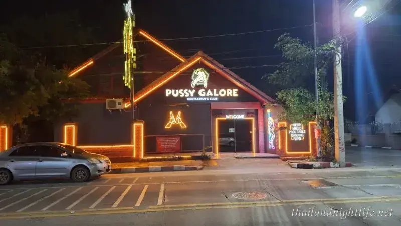 Pussy Galore 신사 클럽 짐티엔 파타야 무료 픽업 서비스가 있습니다.