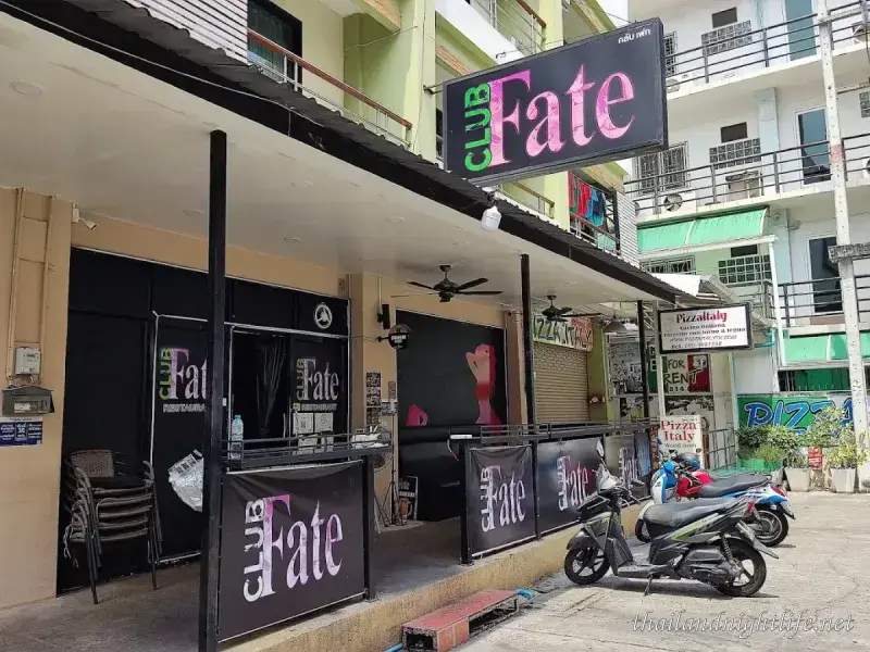 Club Fate 신사 클럽 소이 부머랭 파타야 프라이빗룸이 있습니다.