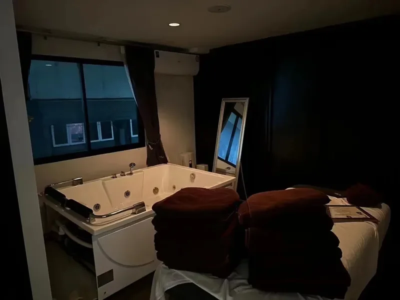 HONG MASSAGE 치앙마이 누루룸