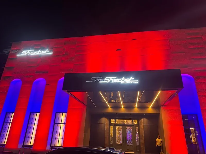 Sherbet Club Bangkok Eingang bei Nacht, Member Club Soi Sukhumvit 63, Ekkamai
