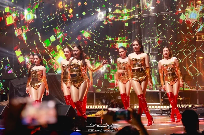 Sherbet Club Bangkok Coyote-Tänzerinnen auf der Bühne, Soi Sukhumvit 63