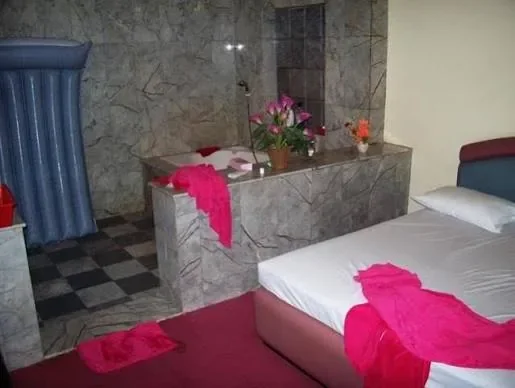 ห้องส่วนตัวมีอ่าง Christin Massage อาบอบนวด บอดี้ทูบอดี้ ป่าตอง ภูเก็ต