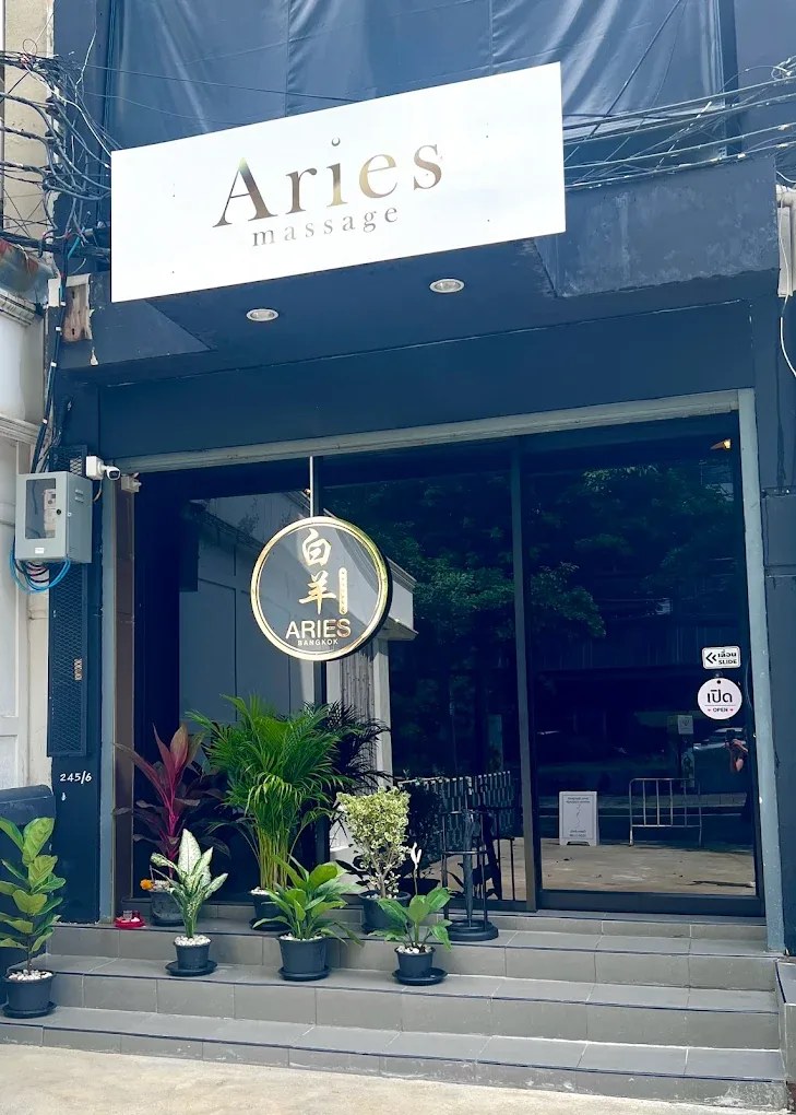 Sanh cho Aries Nuru Bangkok voi do uong mien phi, Sukhumvit Soi 31
