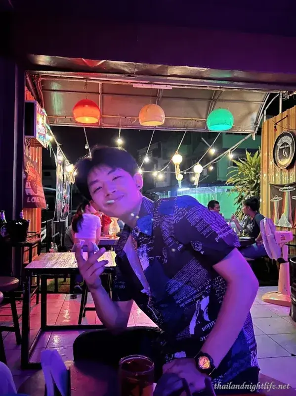Hugs Club Phrae