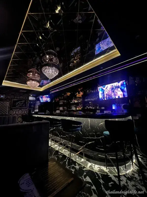 Club Gems Karaoke Bar & Lounge カラオケバーラウンジ