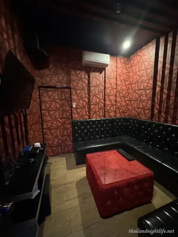 Space club & karaoke pattaya