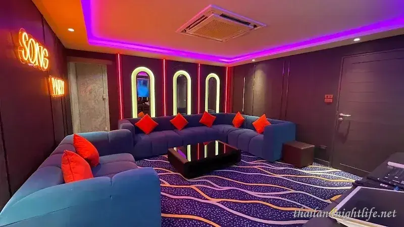 Clubhouse Exclusive club